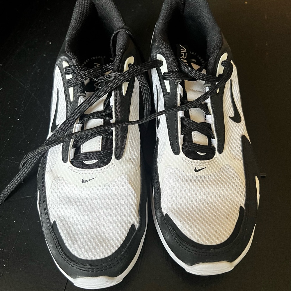 Nike AirMax Dual-Tone Black and White Athletic Shoes